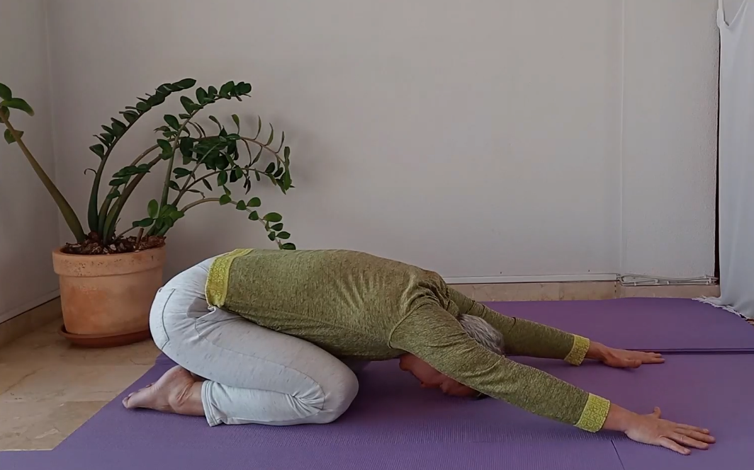 posturas de yoga que te ayudaran a dormir mejor